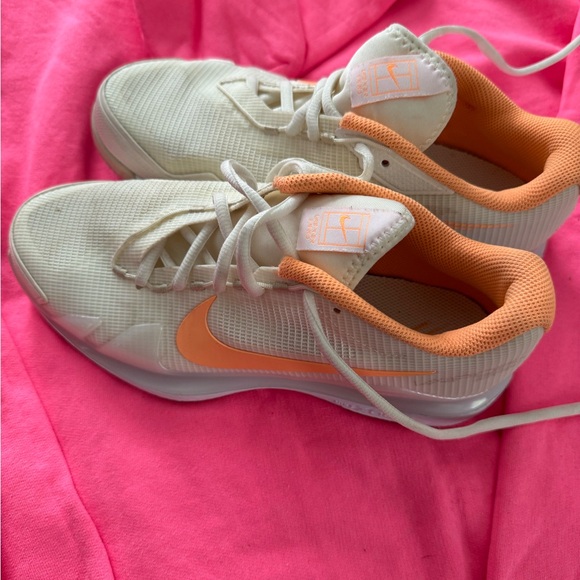 (WMNS) Nike Vapor X Air Zoom HC 'Cream Orange' CZ0222-104 pre owned! Tennis 🎾 - Picture 5 of 16